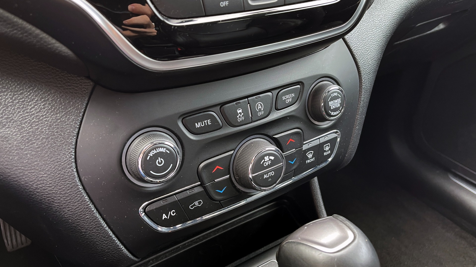 Used 2019 Jeep CHEROKEE LIMITED 2.4L / FWD / APPLE CARPLAY / KEYLESS-GO / REARVIEW for sale Sold at Formula Imports in Charlotte NC 28227 38