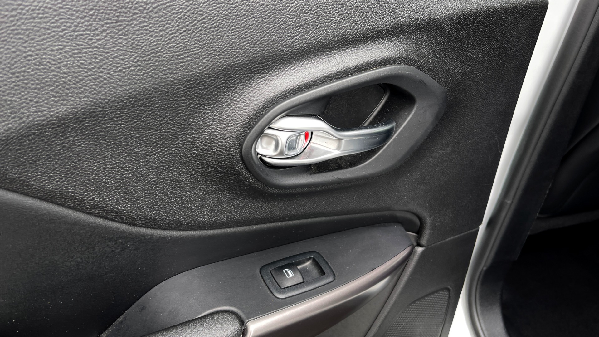 Used 2019 Jeep CHEROKEE LIMITED 2.4L / FWD / APPLE CARPLAY / KEYLESS-GO / REARVIEW for sale Sold at Formula Imports in Charlotte NC 28227 48