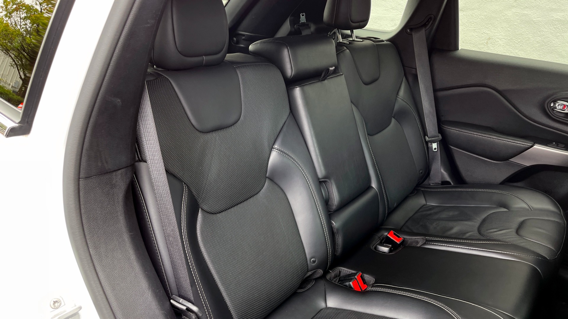 Used 2019 Jeep CHEROKEE LIMITED 2.4L / FWD / APPLE CARPLAY / KEYLESS-GO / REARVIEW for sale Sold at Formula Imports in Charlotte NC 28227 56