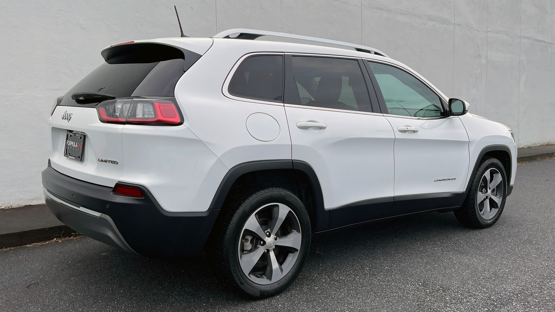 Used 2019 Jeep CHEROKEE LIMITED 2.4L / FWD / APPLE CARPLAY / KEYLESS-GO / REARVIEW for sale Sold at Formula Imports in Charlotte NC 28227 6