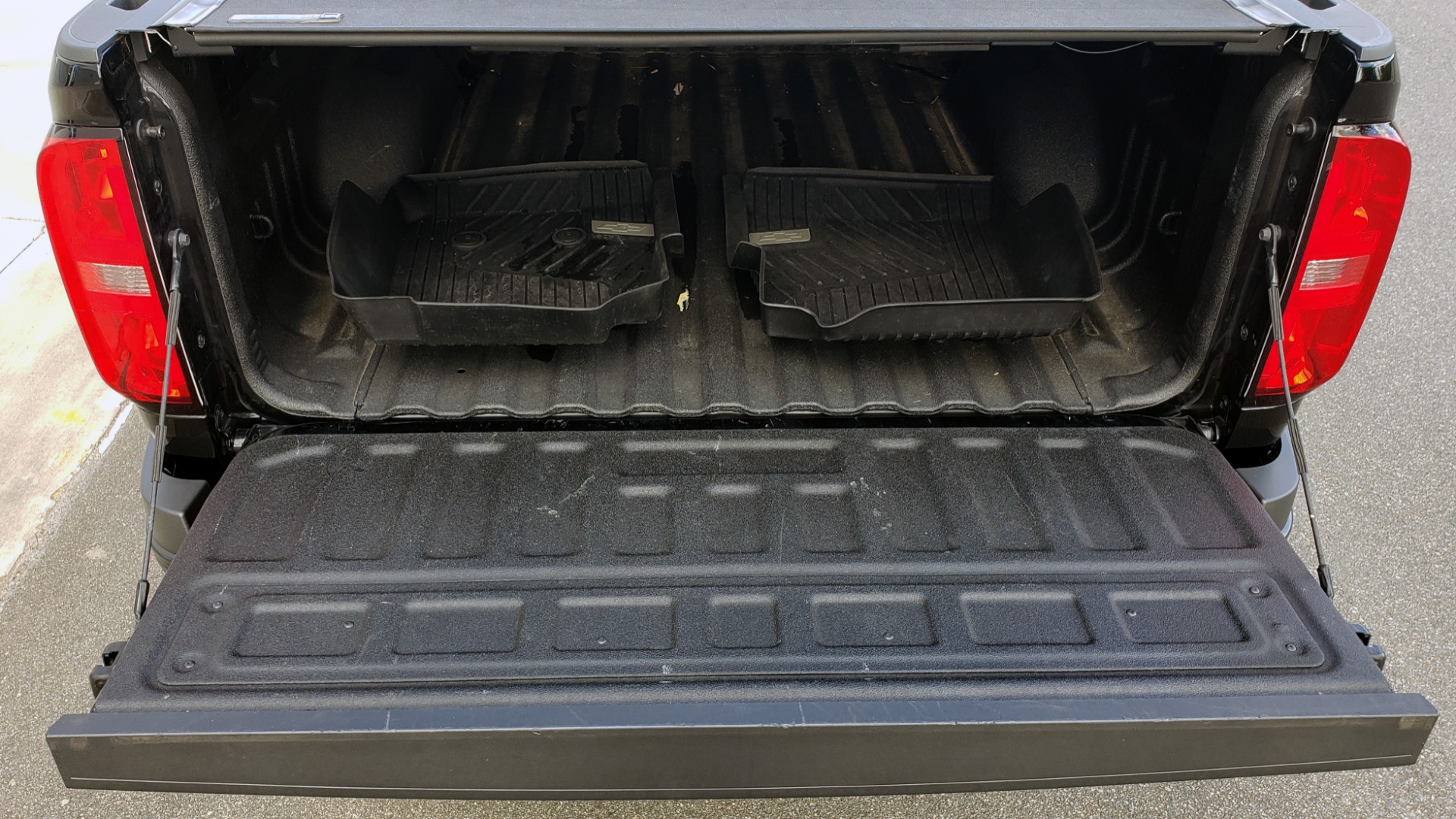 Used 2019 Chevrolet COLORADO 4WD ZR2 / 3.6L V6 / 8-SPD AUTO / CREWCAB / LEATHER / BOSE / REARVIEW for sale Sold at Formula Imports in Charlotte NC 28227 17