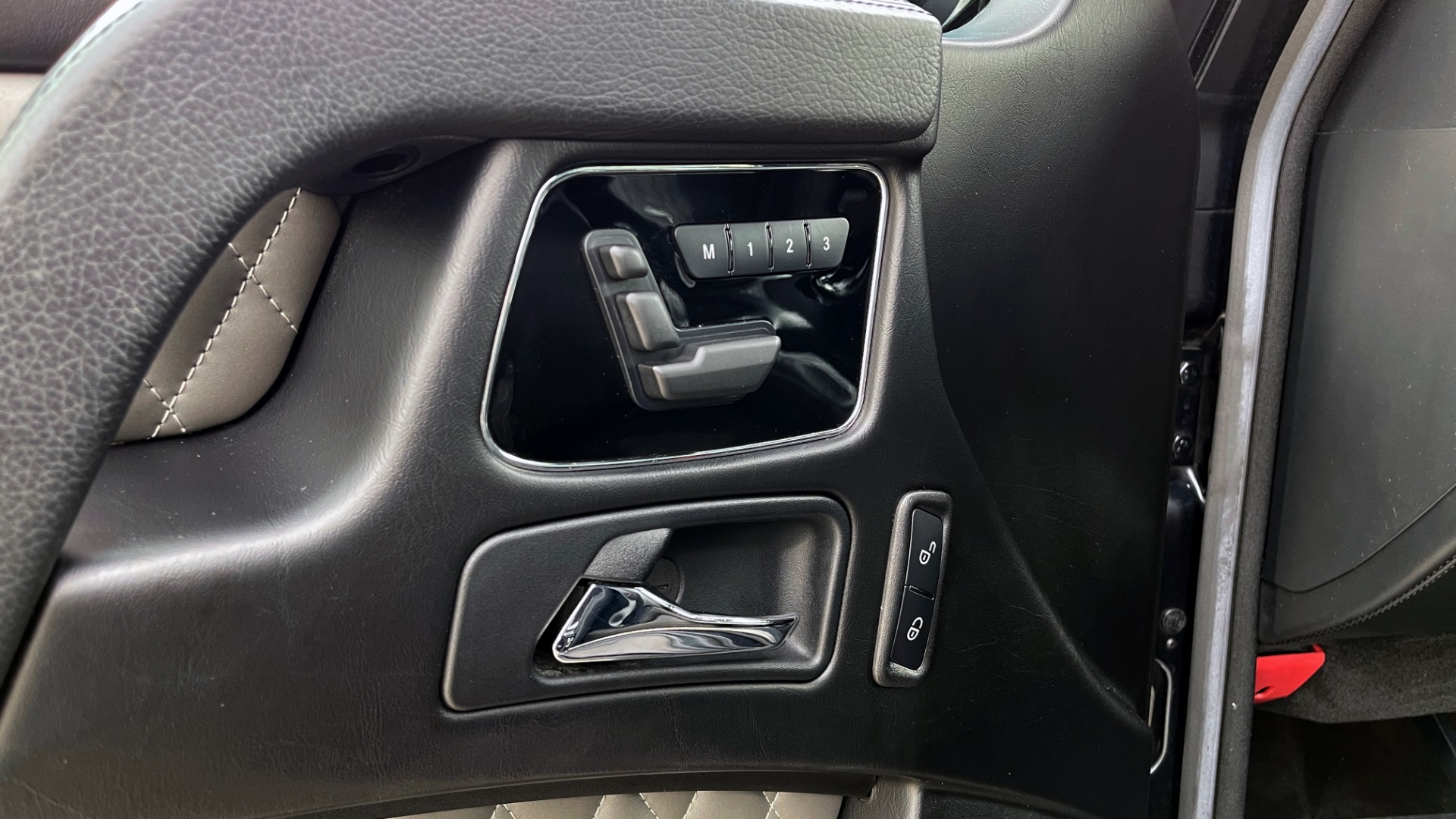 Used 2017 Mercedes-Benz G-CLASS AMG G 63 / DESIGNO PKG / NAV / SUNROOF / H/K SND / REARVIEW for sale $124,999 at Formula Imports in Charlotte NC 28227 27