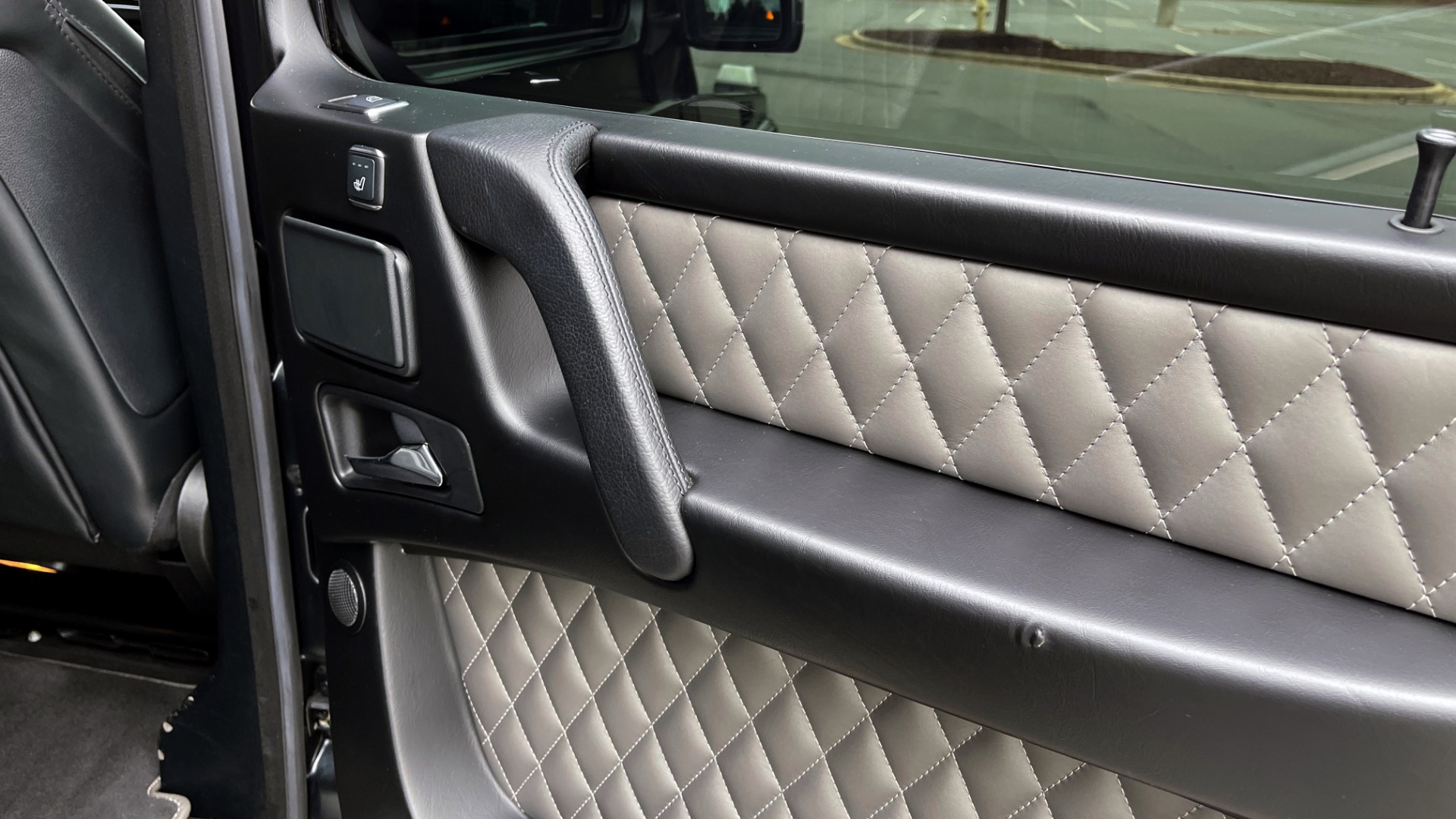 Used 2017 Mercedes-Benz G-CLASS AMG G 63 / DESIGNO PKG / NAV / SUNROOF / H/K SND / REARVIEW for sale $124,999 at Formula Imports in Charlotte NC 28227 47