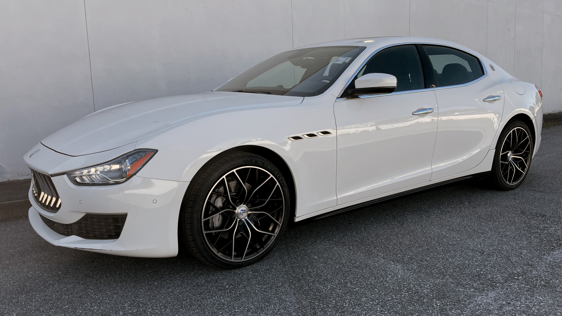 Used 2018 Maserati GHIBLI SEDAN / RWD / 3.0L V6 / SUNROOF / NAV / REARVIEW for sale Sold at Formula Imports in Charlotte NC 28227 4
