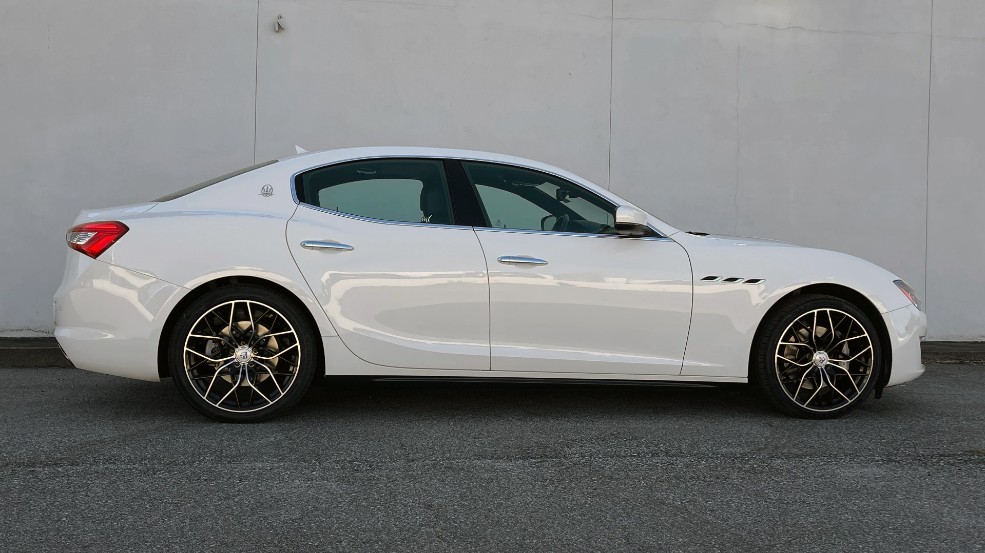 Used 2018 Maserati GHIBLI SEDAN / RWD / 3.0L V6 / SUNROOF / NAV / REARVIEW for sale Sold at Formula Imports in Charlotte NC 28227 8