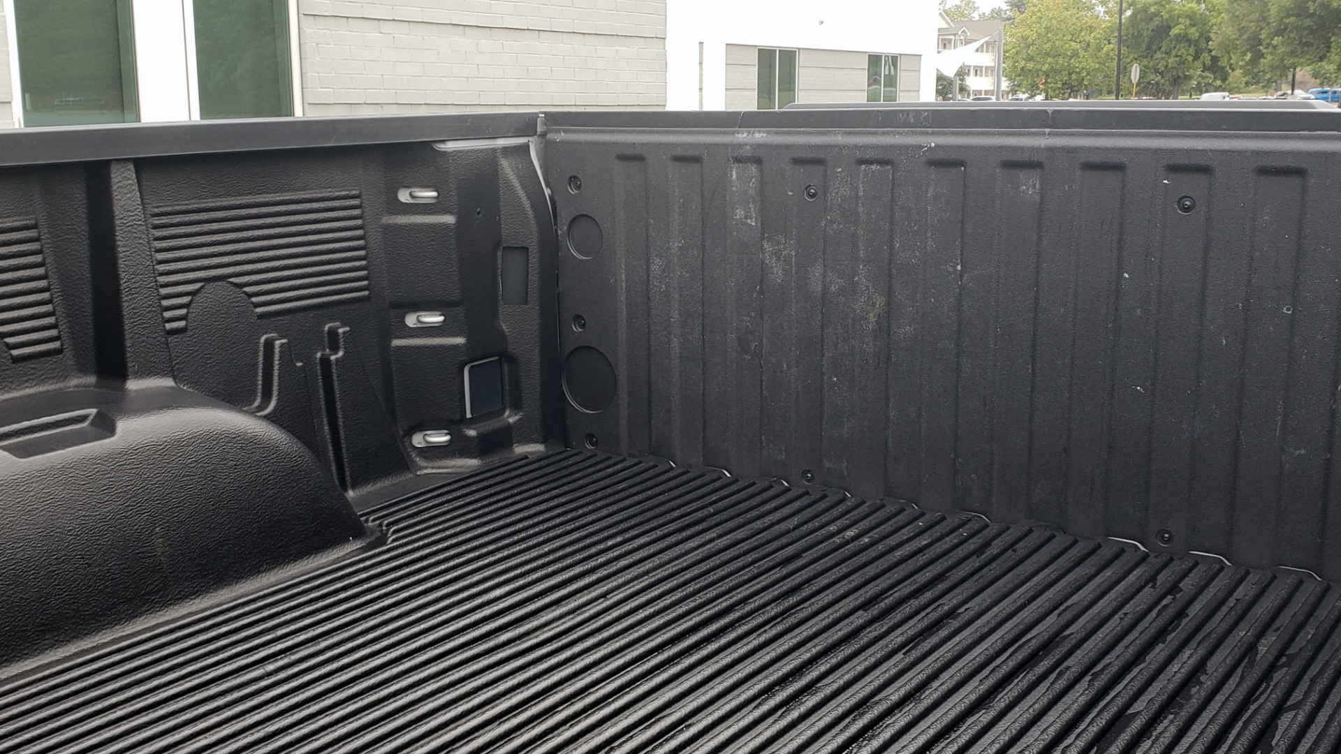 Used 2020 Chevrolet SILVERADO 1500 LT 4WD DOUBLECAB 147 WB / 5.3L V8 / BEDLINER / REARVIEW for sale $41,995 at Formula Imports in Charlotte NC 28227 10