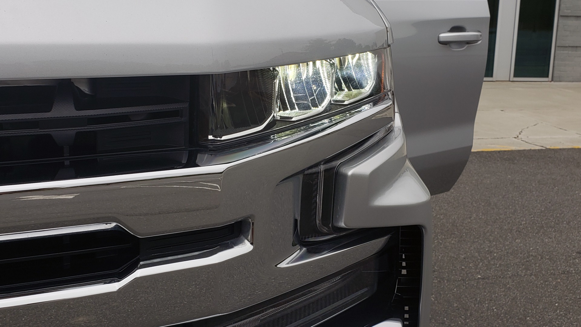 Used 2020 Chevrolet SILVERADO 1500 LT DOUBLE CAB / 4X4 / 5.3L / 22IN WHEELS / REARVIEW for sale Sold at Formula Imports in Charlotte NC 28227 21