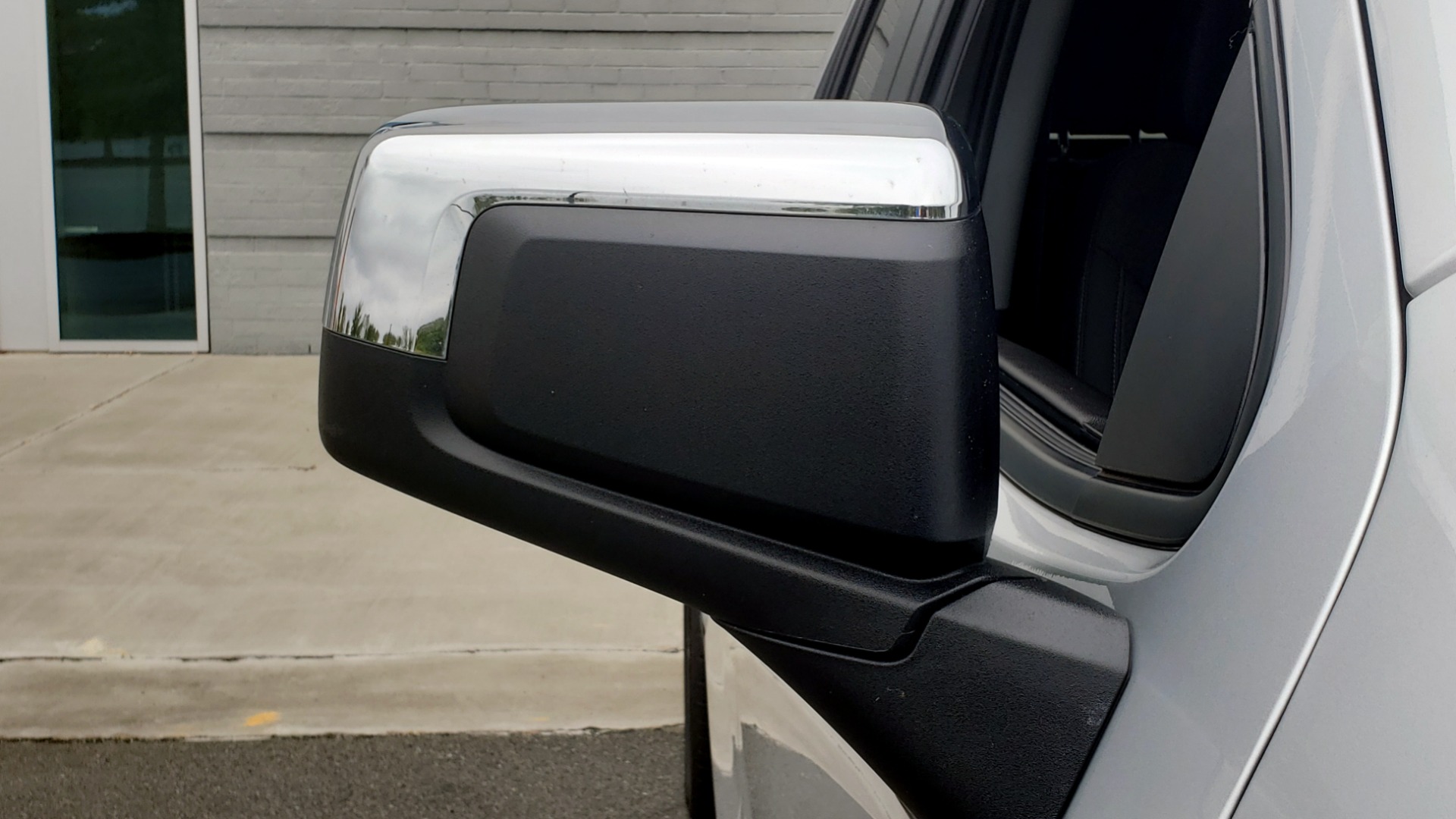 Used 2020 Chevrolet SILVERADO 1500 LT 4WD DOUBLECAB 147 WB / 5.3L V8 / BEDLINER / REARVIEW for sale $41,995 at Formula Imports in Charlotte NC 28227 23