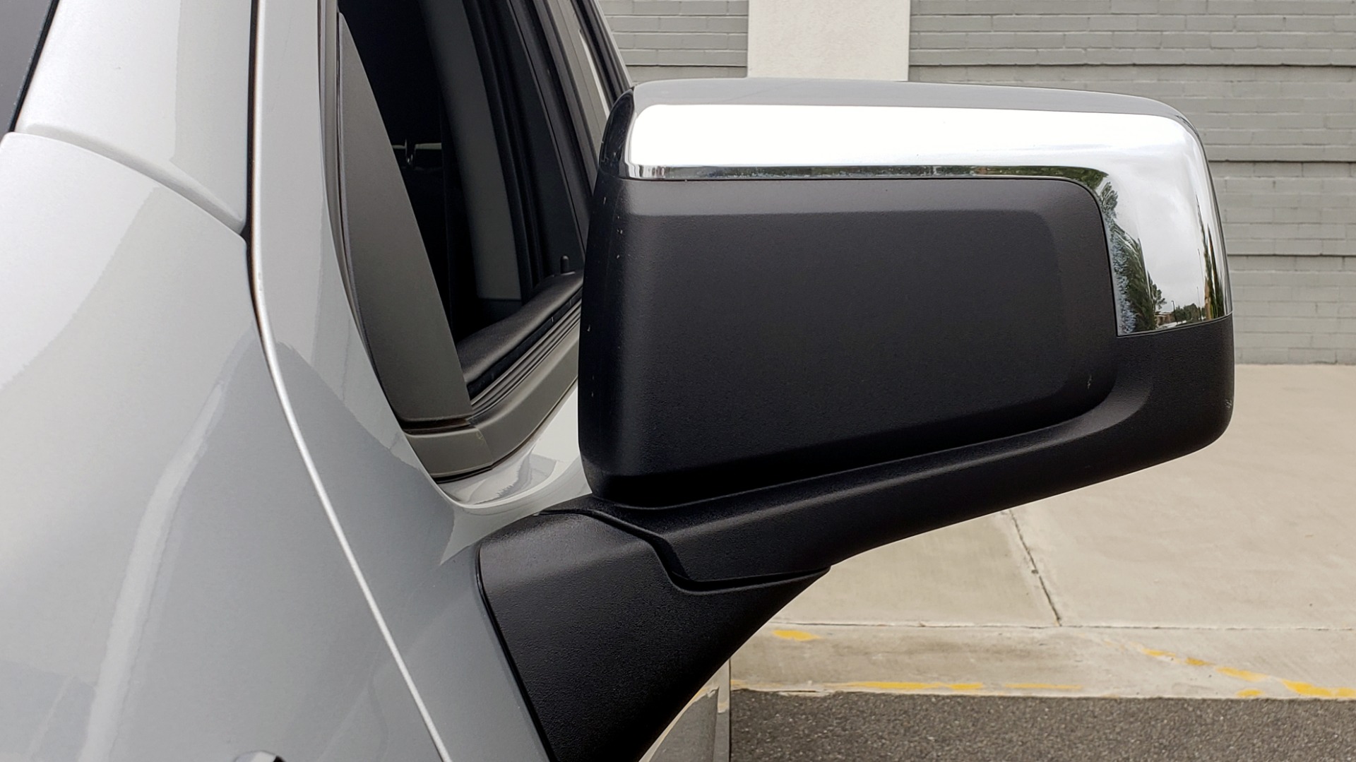 Used 2020 Chevrolet SILVERADO 1500 LT DOUBLE CAB / 4X4 / 5.3L / 22IN WHEELS / REARVIEW for sale Sold at Formula Imports in Charlotte NC 28227 24