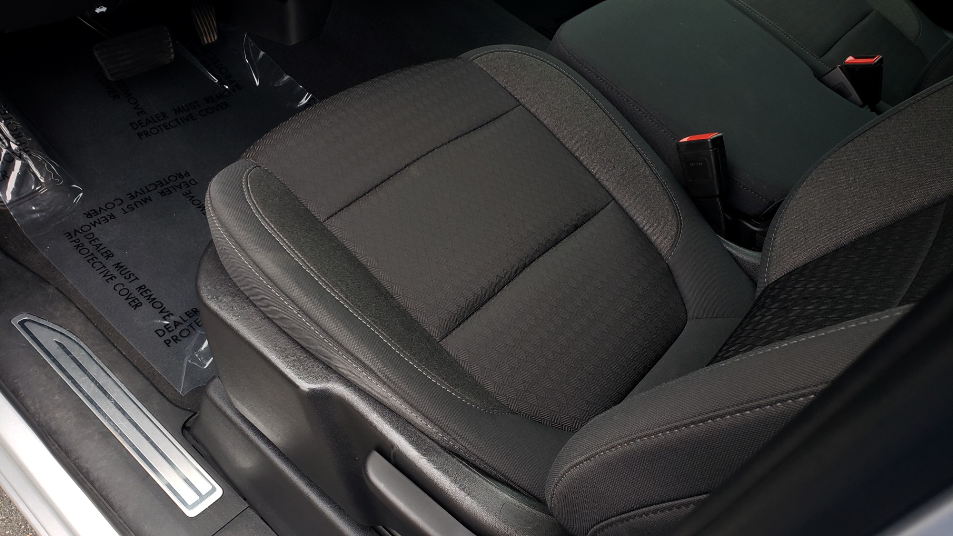 Used 2020 Chevrolet SILVERADO 1500 LT 4WD DOUBLECAB 147 WB / 5.3L V8 / BEDLINER / REARVIEW for sale $41,995 at Formula Imports in Charlotte NC 28227 34