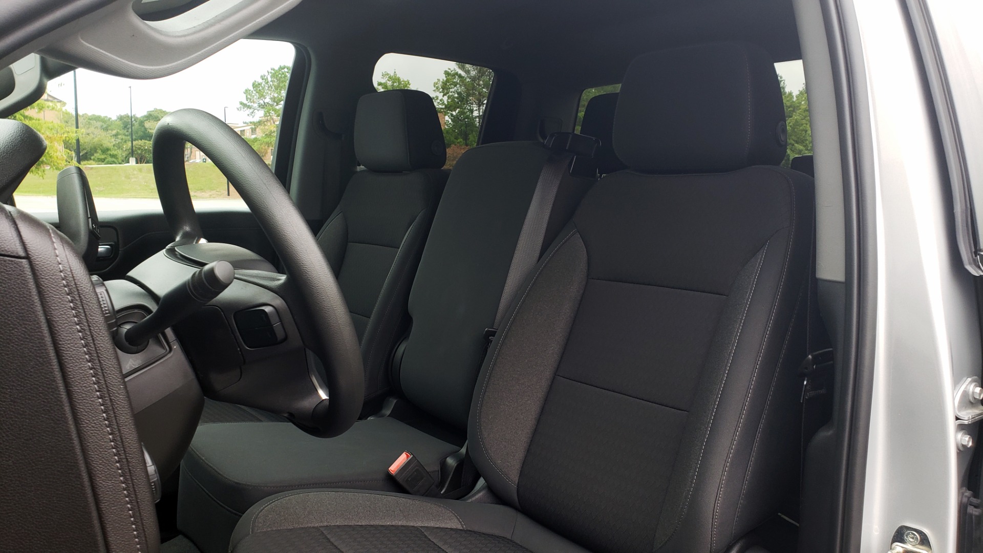 Used 2020 Chevrolet SILVERADO 1500 LT 4WD DOUBLECAB 147 WB / 5.3L V8 / BEDLINER / REARVIEW for sale $41,995 at Formula Imports in Charlotte NC 28227 36