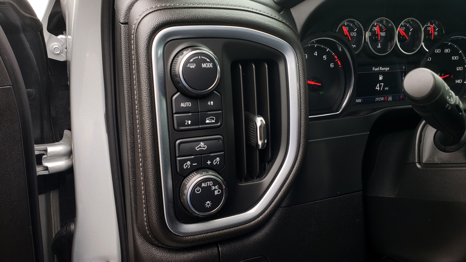 Used 2020 Chevrolet SILVERADO 1500 LT DOUBLE CAB / 4X4 / 5.3L / 22IN WHEELS / REARVIEW for sale Sold at Formula Imports in Charlotte NC 28227 38