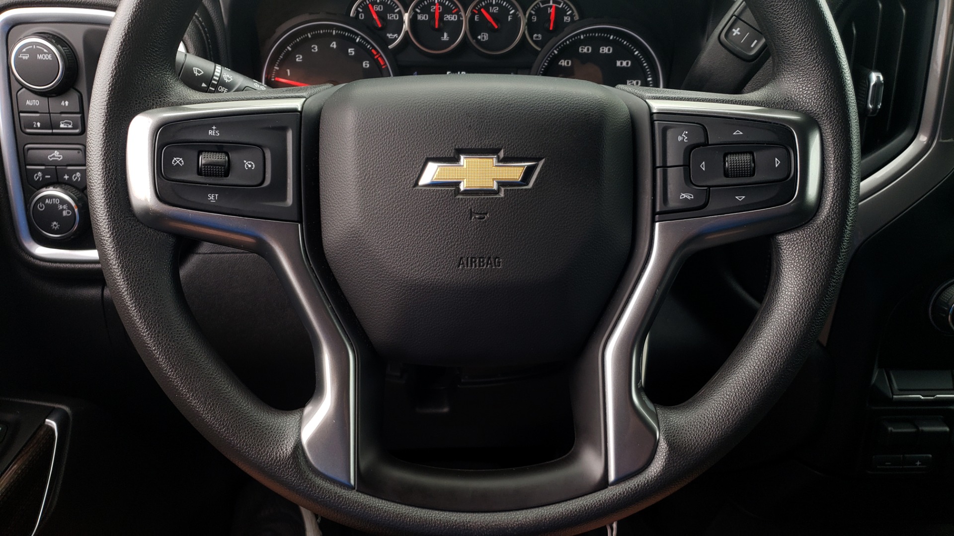 Used 2020 Chevrolet SILVERADO 1500 LT 4WD DOUBLECAB 147 WB / 5.3L V8 / BEDLINER / REARVIEW for sale $41,995 at Formula Imports in Charlotte NC 28227 39