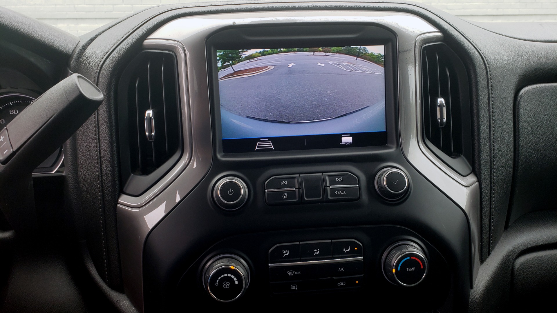 Used 2020 Chevrolet SILVERADO 1500 LT 4WD DOUBLECAB 147 WB / 5.3L V8 / BEDLINER / REARVIEW for sale $41,995 at Formula Imports in Charlotte NC 28227 44
