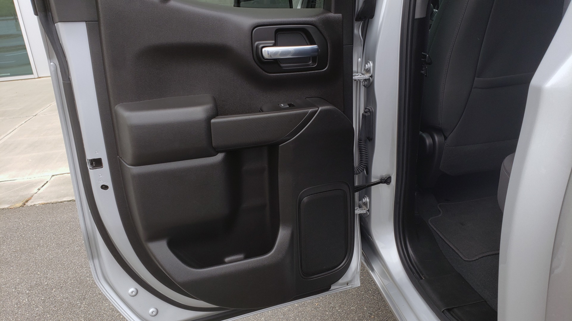 Used 2020 Chevrolet SILVERADO 1500 LT 4WD DOUBLECAB 147 WB / 5.3L V8 / BEDLINER / REARVIEW for sale $41,995 at Formula Imports in Charlotte NC 28227 52