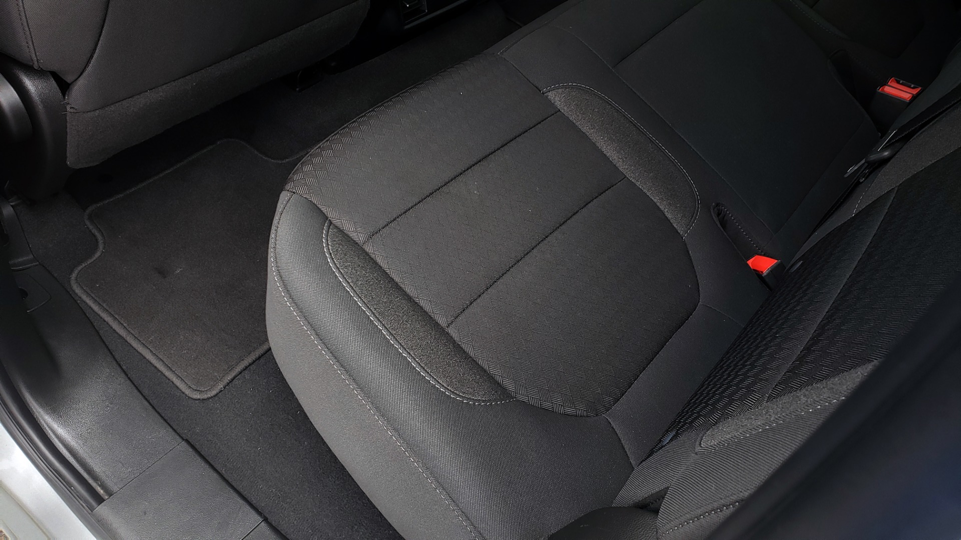Used 2020 Chevrolet SILVERADO 1500 LT 4WD DOUBLECAB 147 WB / 5.3L V8 / BEDLINER / REARVIEW for sale $41,995 at Formula Imports in Charlotte NC 28227 53