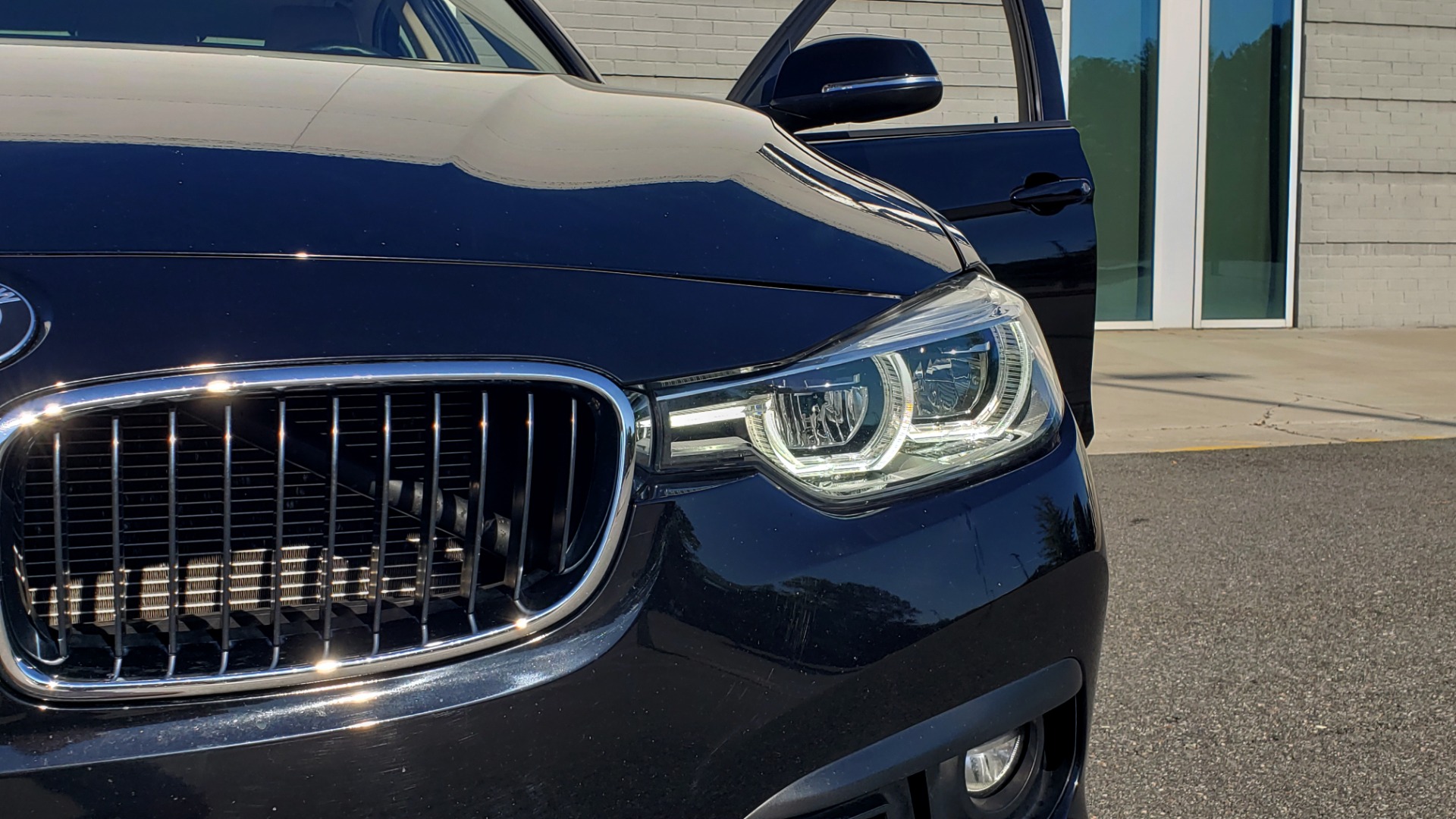 Used 2018 BMW 3 SERIES 320IXDRIVE 2.0L SEDAN / HEATED SEATS / REARVIEW for sale Sold at Formula Imports in Charlotte NC 28227 20