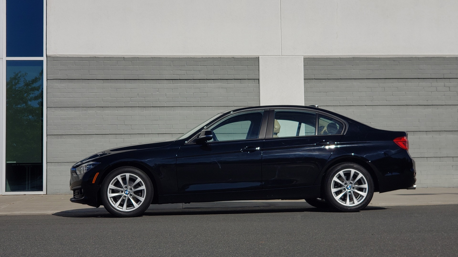 Used 2018 BMW 3 SERIES 320IXDRIVE 2.0L SEDAN / HEATED SEATS / REARVIEW for sale Sold at Formula Imports in Charlotte NC 28227 4