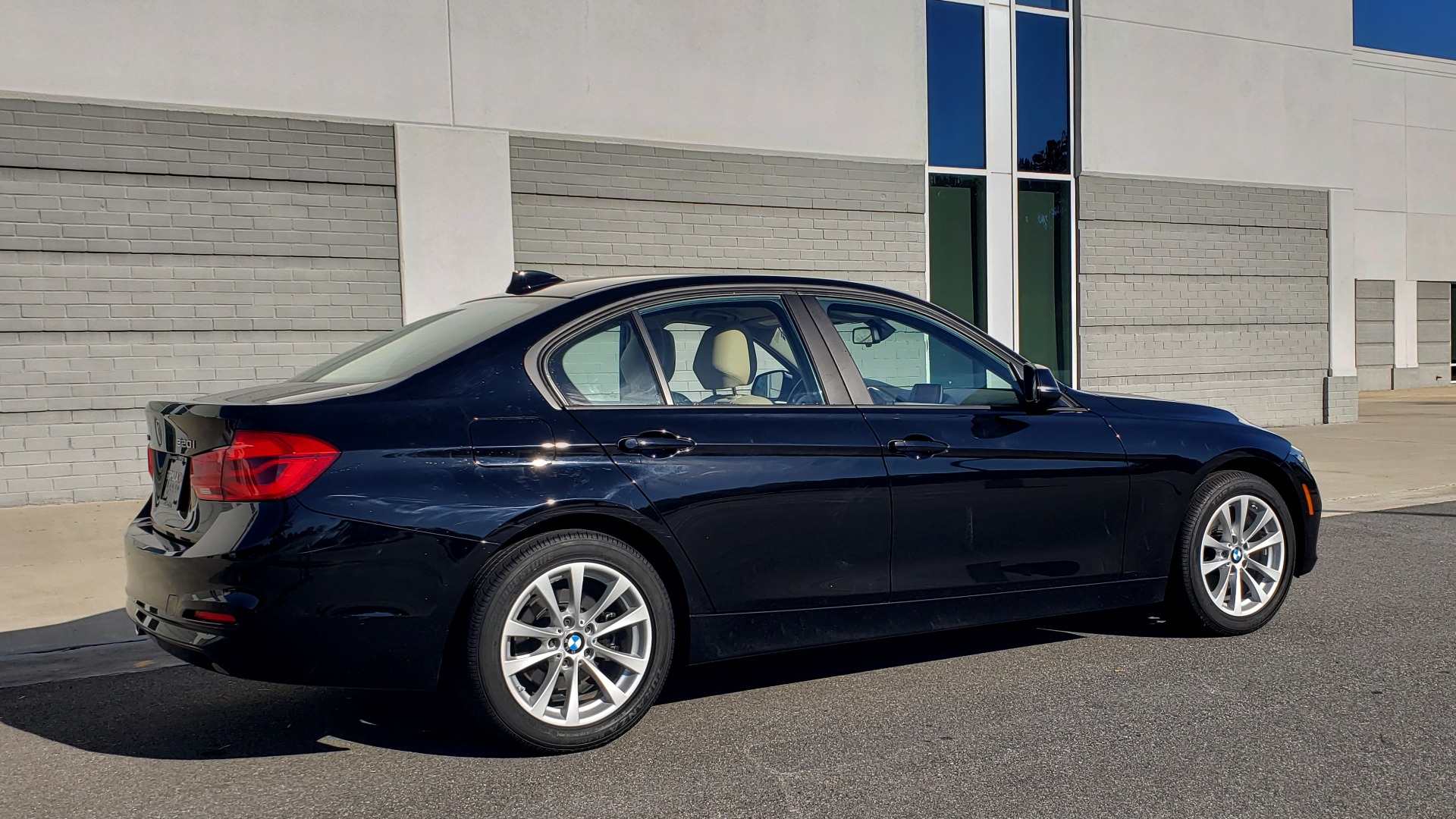 Used 2018 BMW 3 SERIES 320IXDRIVE 2.0L SEDAN / HEATED SEATS / REARVIEW for sale Sold at Formula Imports in Charlotte NC 28227 7