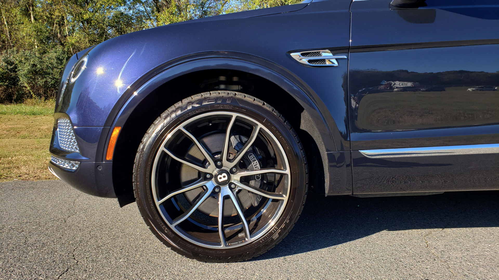 Used 2017 Bentley BENTAYGA W12 600HP / NAV / AWD / PANO-ROOF / BACK-UP CAMERA for sale Sold at Formula Imports in Charlotte NC 28227 10