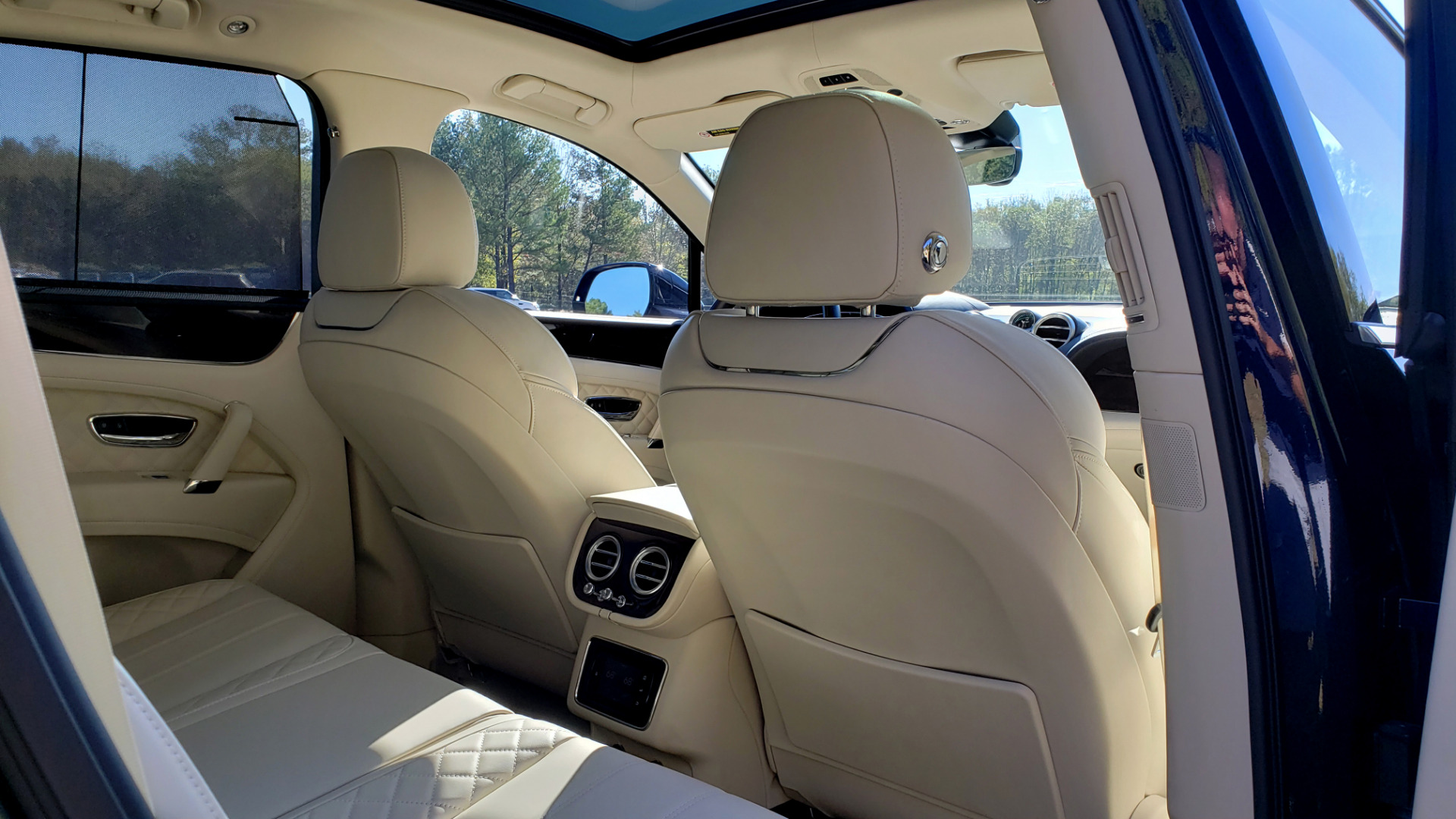 Used 2017 Bentley BENTAYGA W12 600HP / NAV / AWD / PANO-ROOF / BACK-UP CAMERA for sale Sold at Formula Imports in Charlotte NC 28227 101