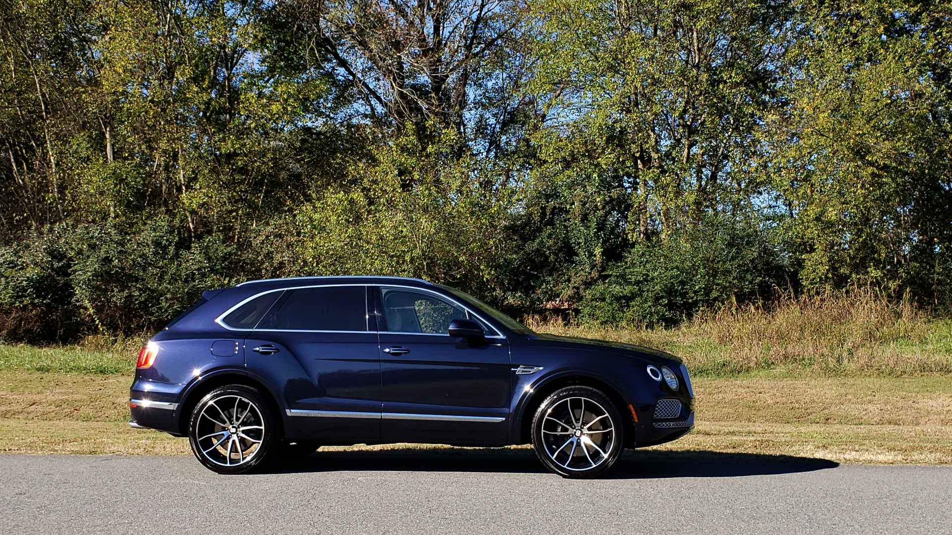 Used 2017 Bentley BENTAYGA W12 600HP / NAV / AWD / PANO-ROOF / BACK-UP CAMERA for sale Sold at Formula Imports in Charlotte NC 28227 22