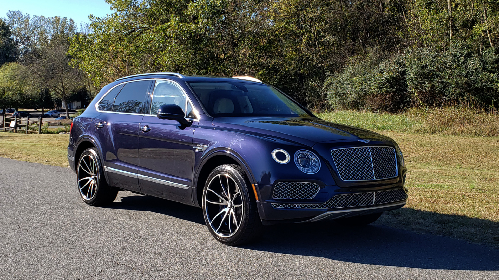 Used 2017 Bentley BENTAYGA W12 600HP / NAV / AWD / PANO-ROOF / BACK-UP CAMERA for sale Sold at Formula Imports in Charlotte NC 28227 24