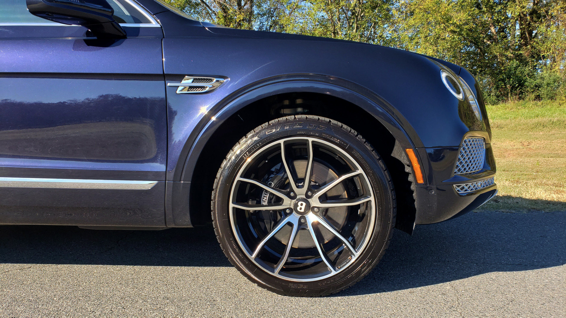 Used 2017 Bentley BENTAYGA W12 600HP / NAV / AWD / PANO-ROOF / BACK-UP CAMERA for sale Sold at Formula Imports in Charlotte NC 28227 26