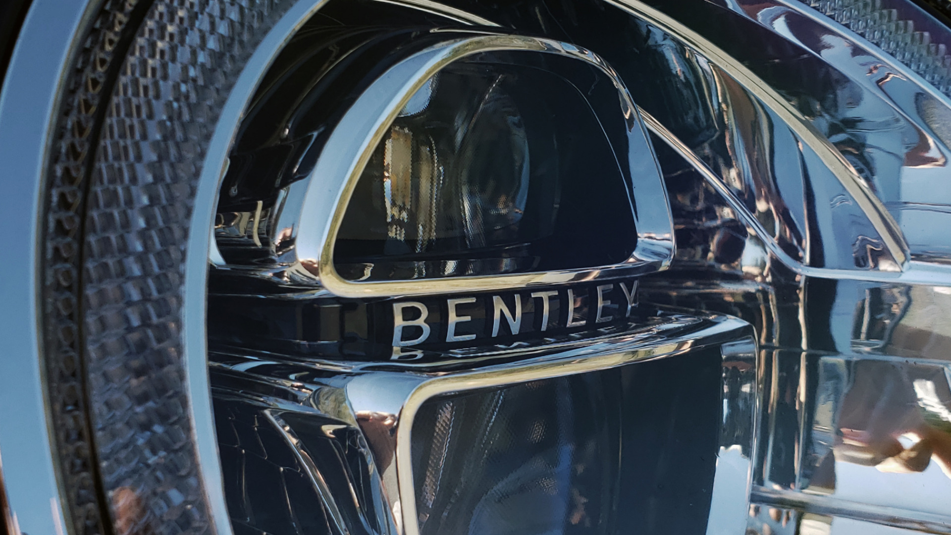 Used 2017 Bentley BENTAYGA W12 600HP / NAV / AWD / PANO-ROOF / BACK-UP CAMERA for sale Sold at Formula Imports in Charlotte NC 28227 33