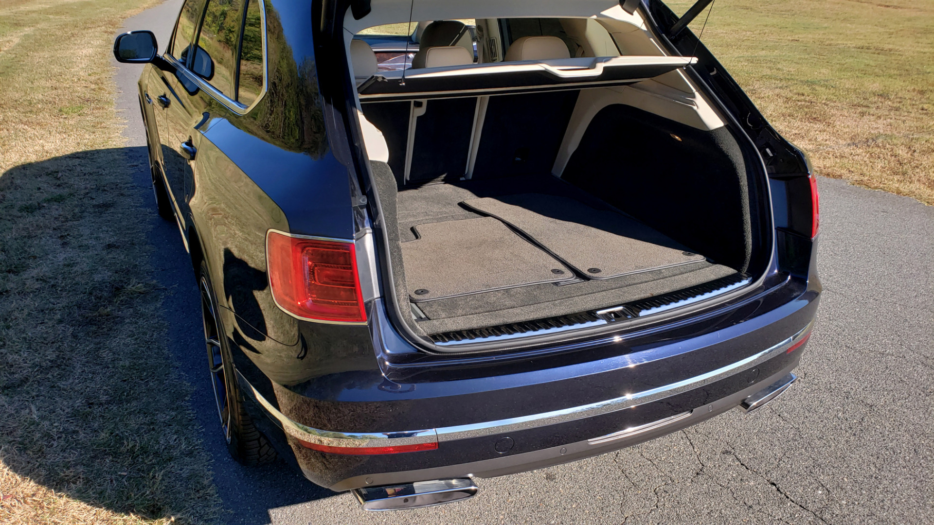 Used 2017 Bentley BENTAYGA W12 600HP / NAV / AWD / PANO-ROOF / BACK-UP CAMERA for sale Sold at Formula Imports in Charlotte NC 28227 34