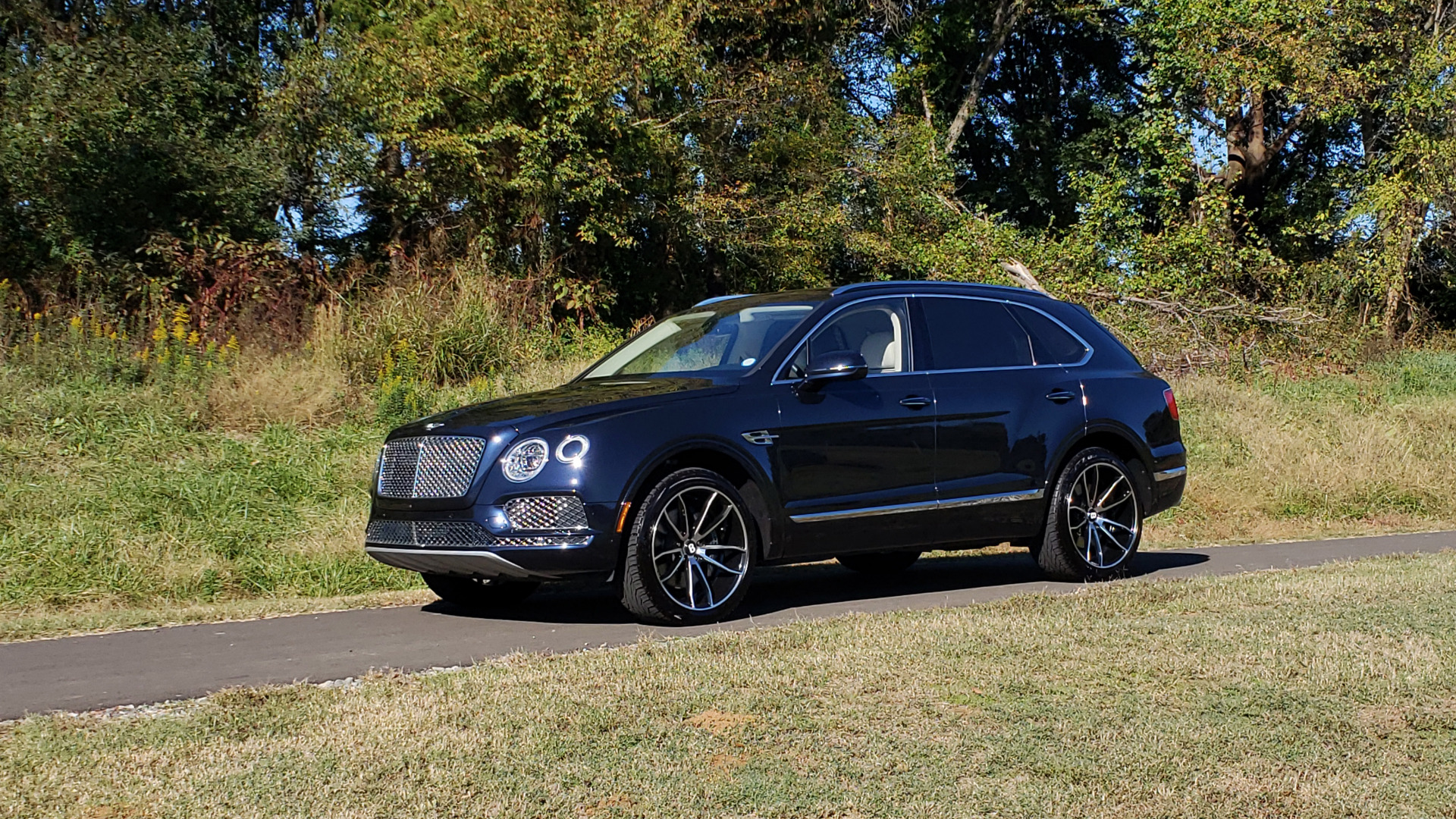 Used 2017 Bentley BENTAYGA W12 600HP / NAV / AWD / PANO-ROOF / BACK-UP CAMERA for sale Sold at Formula Imports in Charlotte NC 28227 49