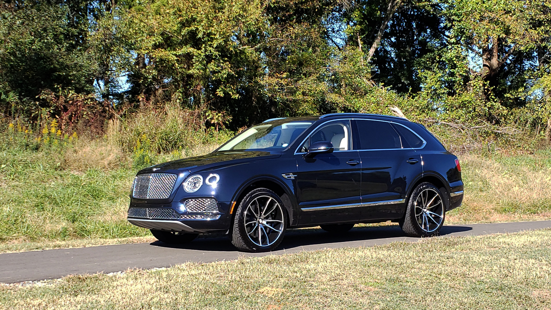 Used 2017 Bentley BENTAYGA W12 600HP / NAV / AWD / PANO-ROOF / BACK-UP CAMERA for sale Sold at Formula Imports in Charlotte NC 28227 50