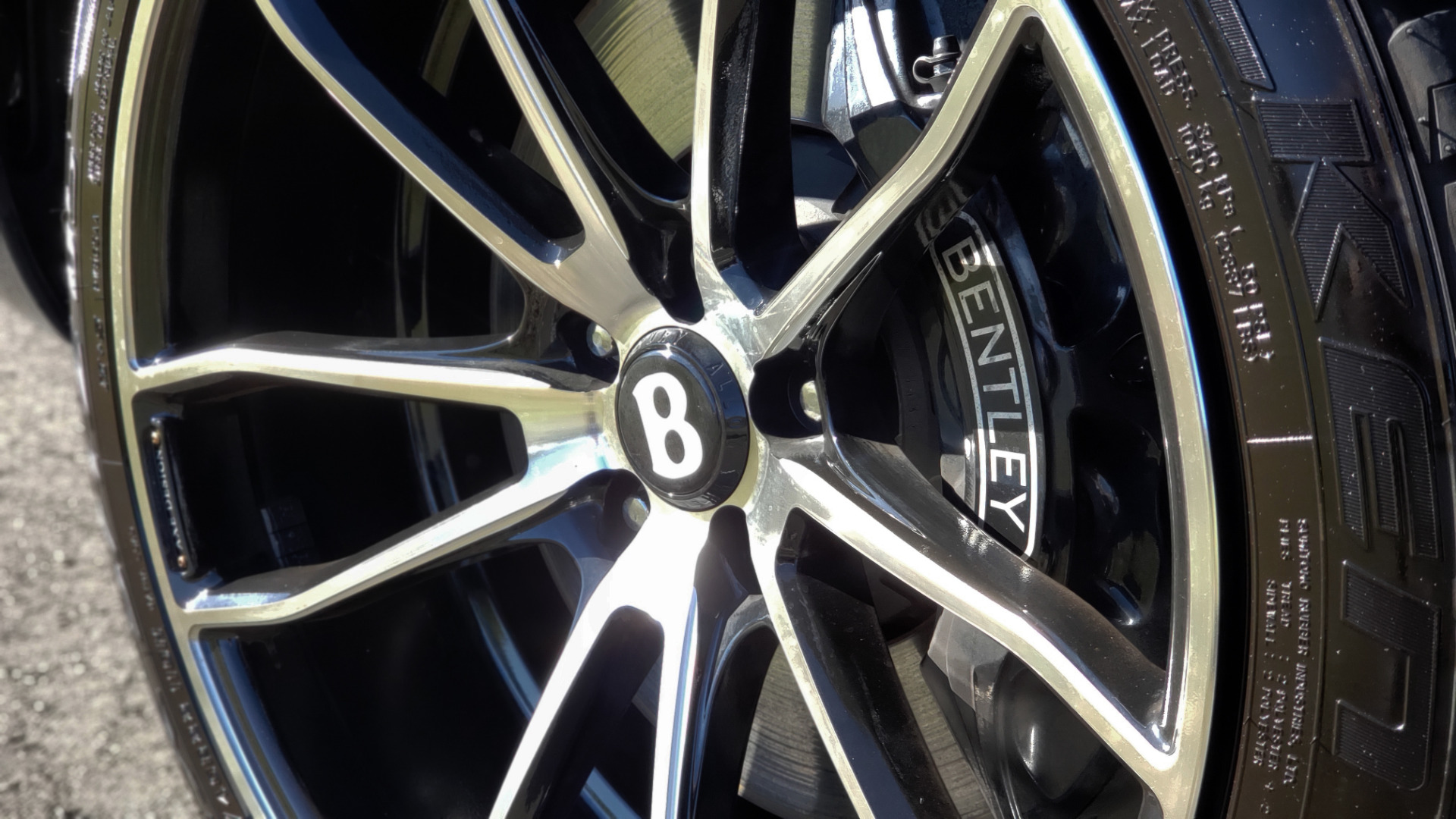 Used 2017 Bentley BENTAYGA W12 600HP / NAV / AWD / PANO-ROOF / BACK-UP CAMERA for sale Sold at Formula Imports in Charlotte NC 28227 52