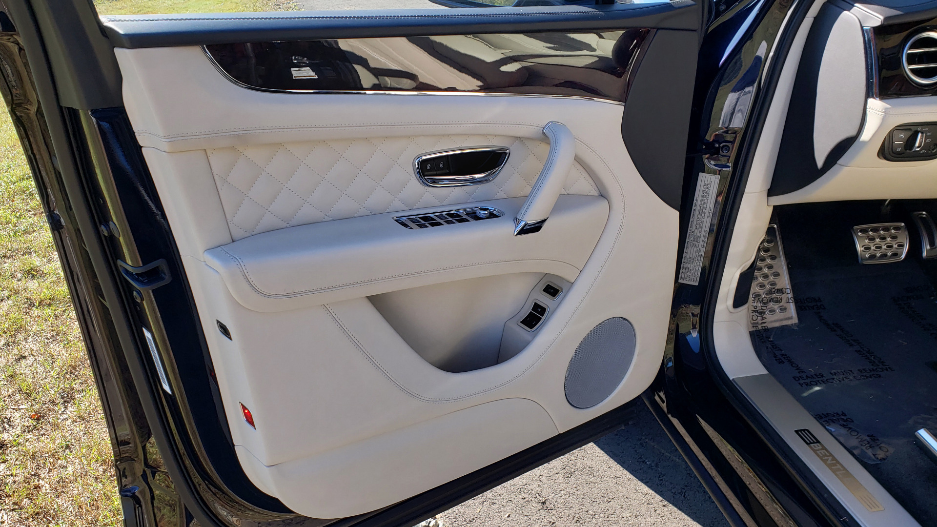 Used 2017 Bentley BENTAYGA W12 600HP / NAV / AWD / PANO-ROOF / BACK-UP CAMERA for sale Sold at Formula Imports in Charlotte NC 28227 53