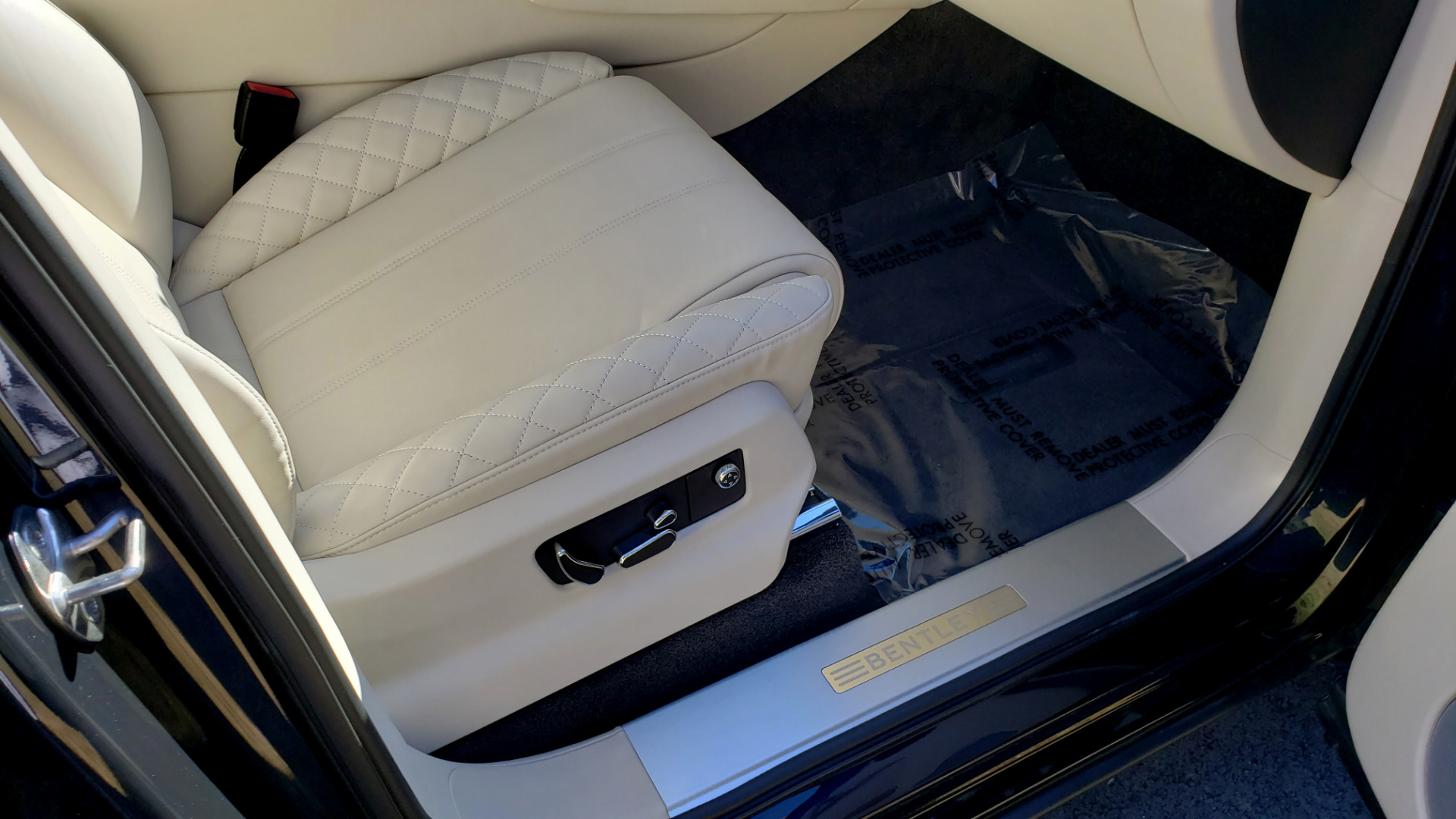 Used 2017 Bentley BENTAYGA W12 600HP / NAV / AWD / PANO-ROOF / BACK-UP CAMERA for sale Sold at Formula Imports in Charlotte NC 28227 89