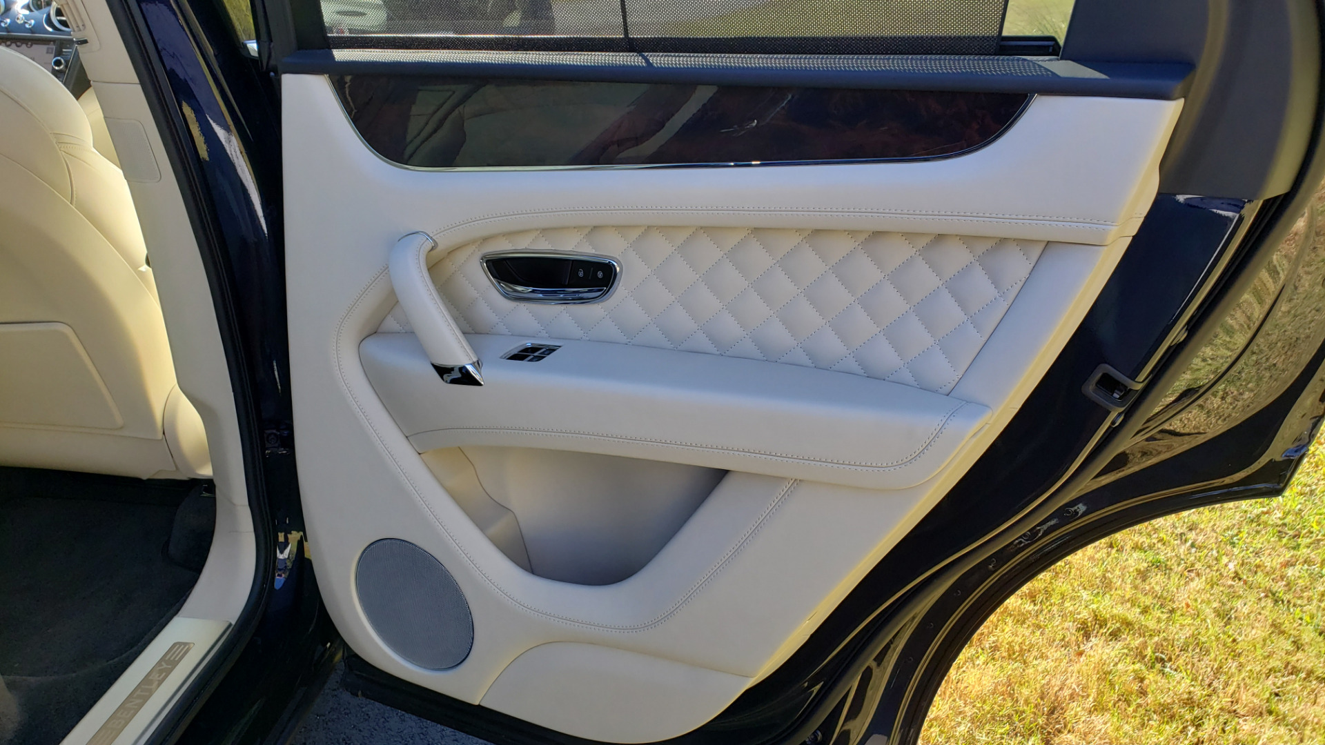 Used 2017 Bentley BENTAYGA W12 600HP / NAV / AWD / PANO-ROOF / BACK-UP CAMERA for sale Sold at Formula Imports in Charlotte NC 28227 94