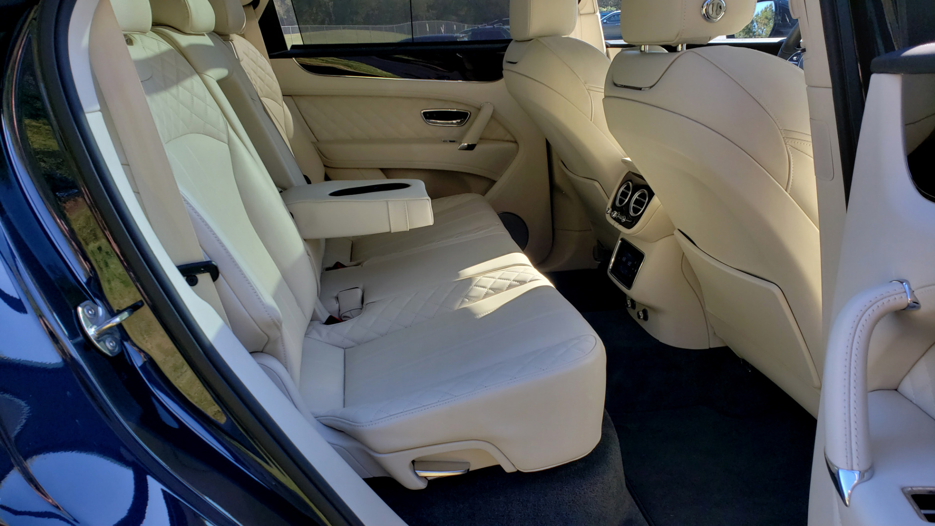 Used 2017 Bentley BENTAYGA W12 600HP / NAV / AWD / PANO-ROOF / BACK-UP CAMERA for sale Sold at Formula Imports in Charlotte NC 28227 98
