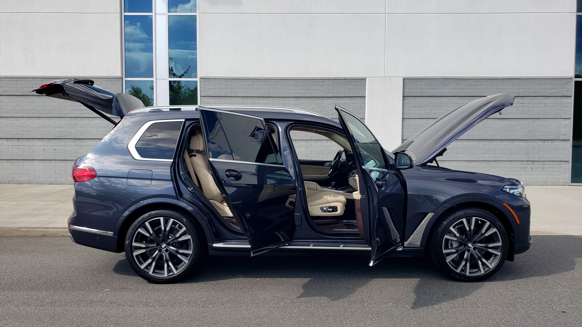 Used 2019 BMW X7 XDRIVE40I PREMIUM / LUXURY / COLD WEATHER / PARK ASST / PANORAMIC SKY / TOW for sale $75,999 at Formula Imports in Charlotte NC 28227 12