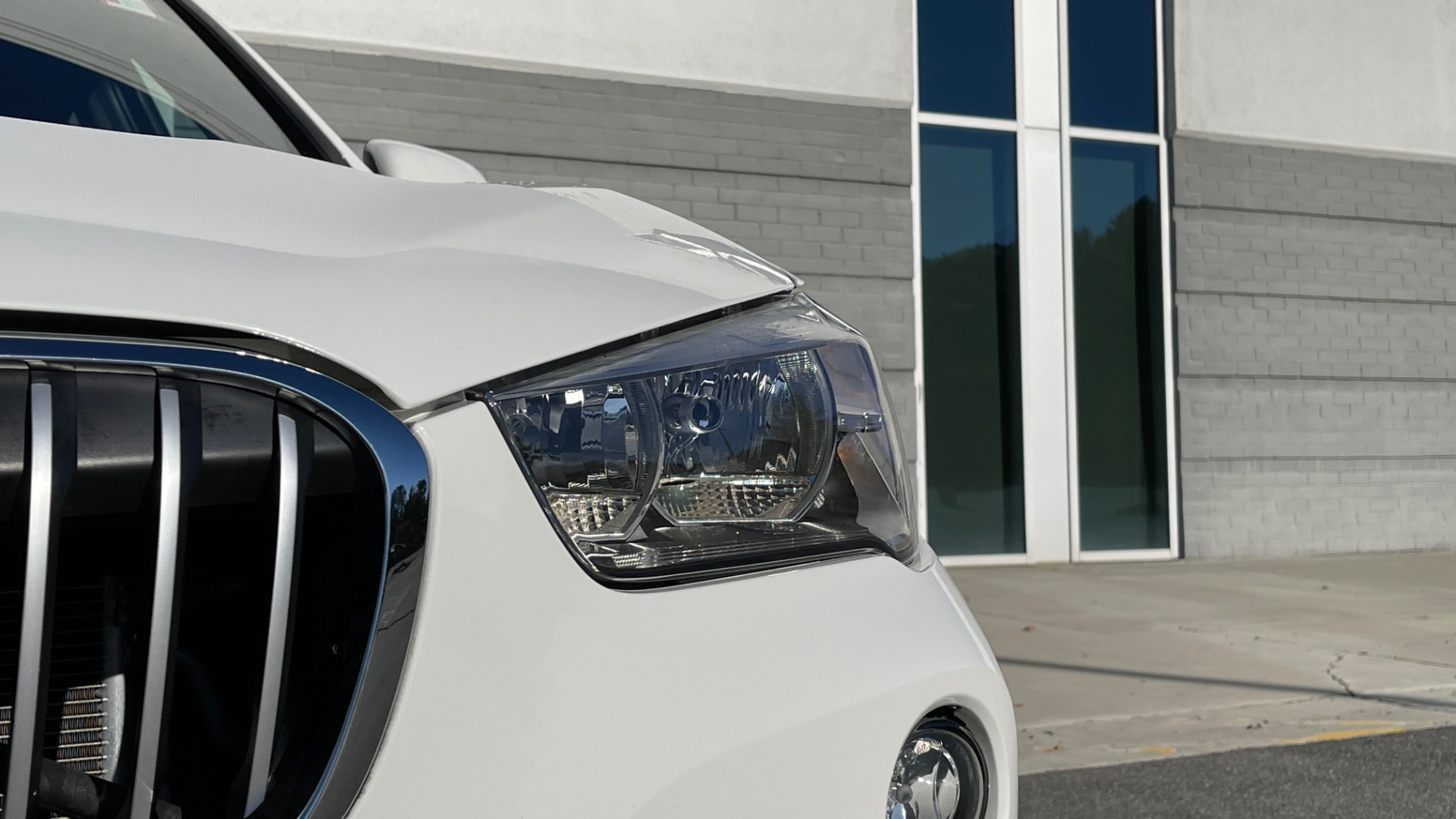 Used 2018 BMW X1 XDRIVE28I / CONV PKG / PANO-ROOF / PARK ASST / REARVIEW for sale $31,995 at Formula Imports in Charlotte NC 28227 13