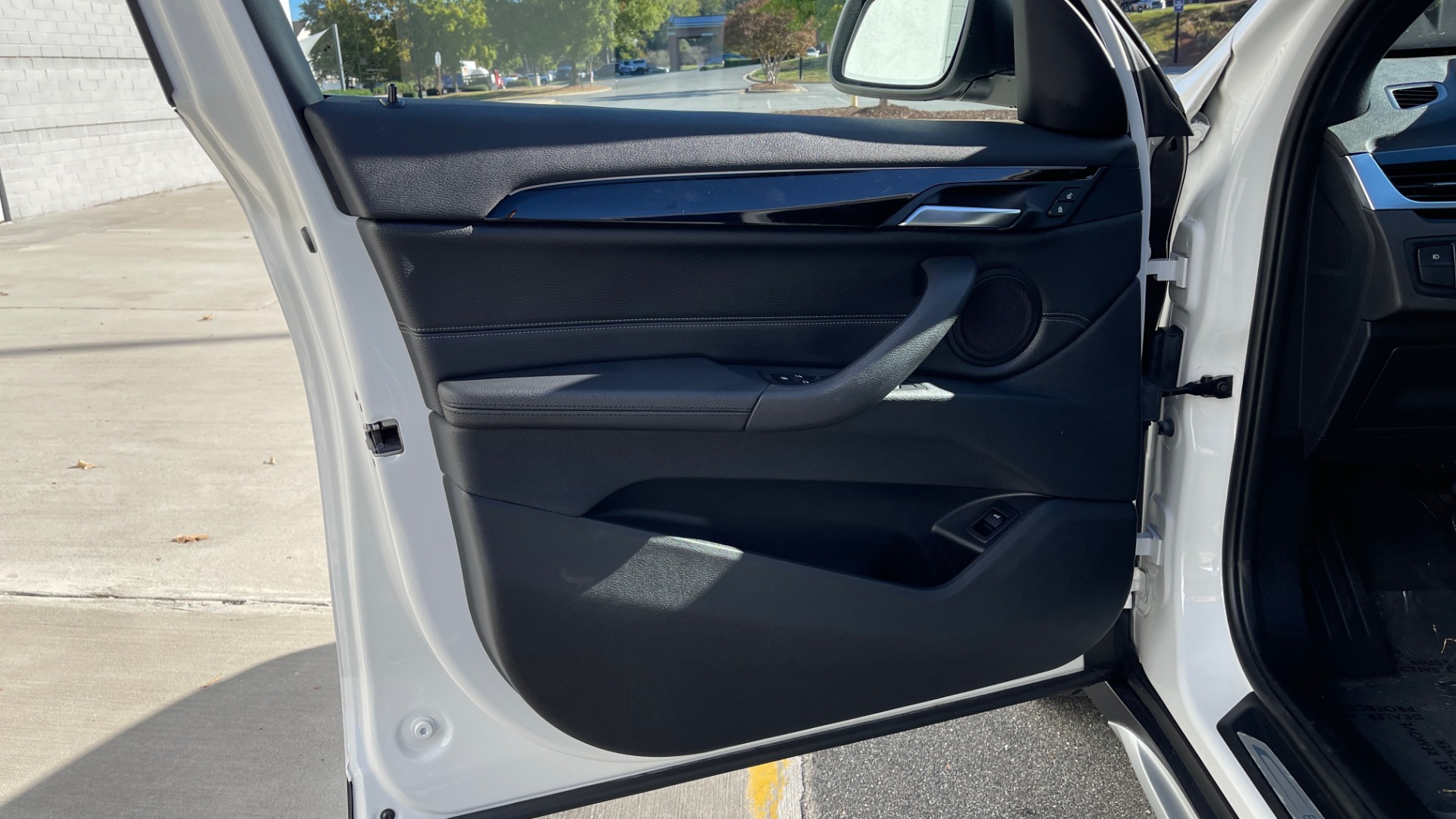 Used 2018 BMW X1 XDRIVE28I / CONV PKG / PANO-ROOF / PARK ASST / REARVIEW for sale $31,995 at Formula Imports in Charlotte NC 28227 24