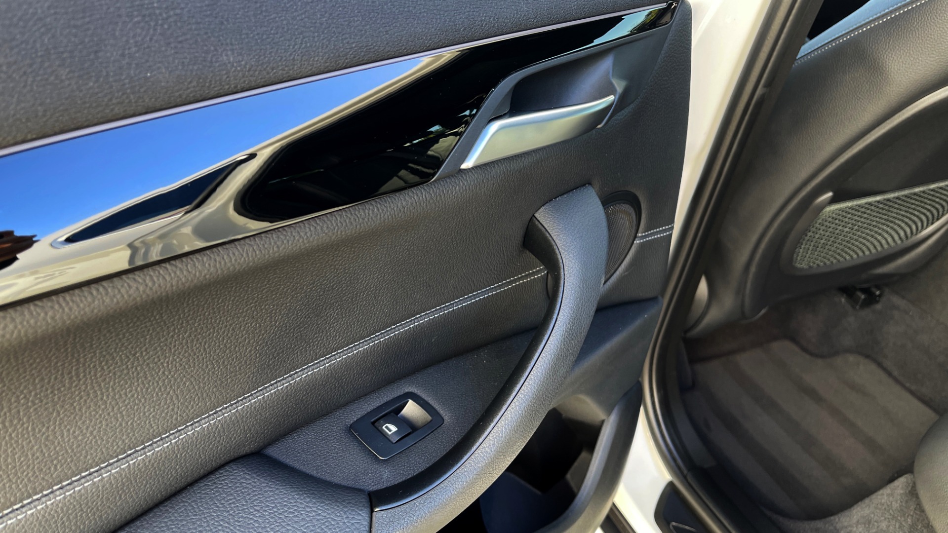 Used 2018 BMW X1 XDRIVE28I / CONV PKG / PANO-ROOF / PARK ASST / REARVIEW for sale $31,995 at Formula Imports in Charlotte NC 28227 43
