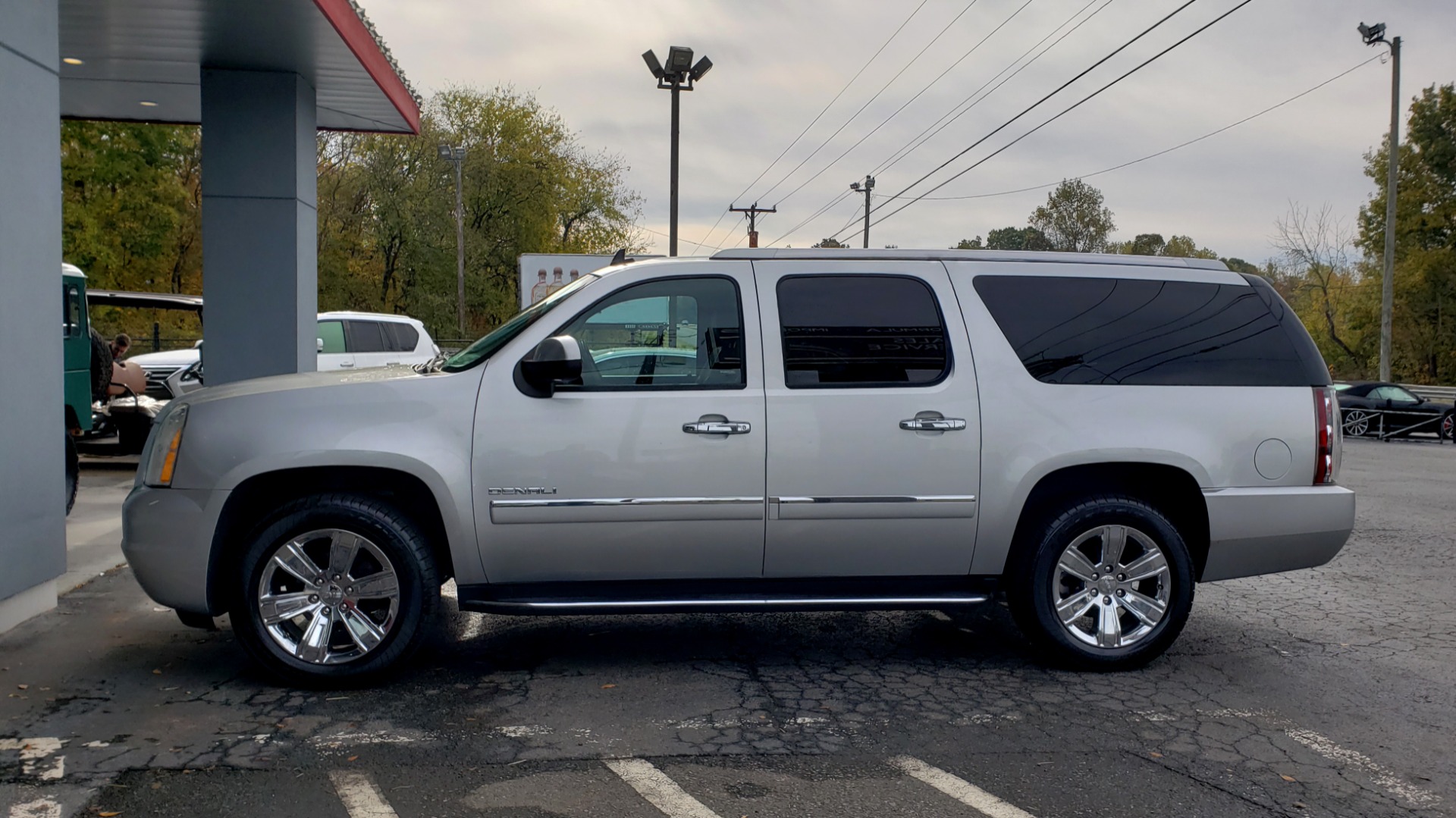 Used 2014 GMC YUKON XL DENALI / 5.3L V8 / AWD / NAV / BOSE / SUNROOF / 3-ROW / REARVIEW for sale Sold at Formula Imports in Charlotte NC 28227 2