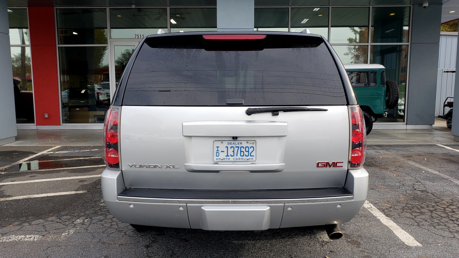 Used 2014 GMC YUKON XL DENALI / 5.3L V8 / AWD / NAV / BOSE / SUNROOF / 3-ROW / REARVIEW for sale Sold at Formula Imports in Charlotte NC 28227 3