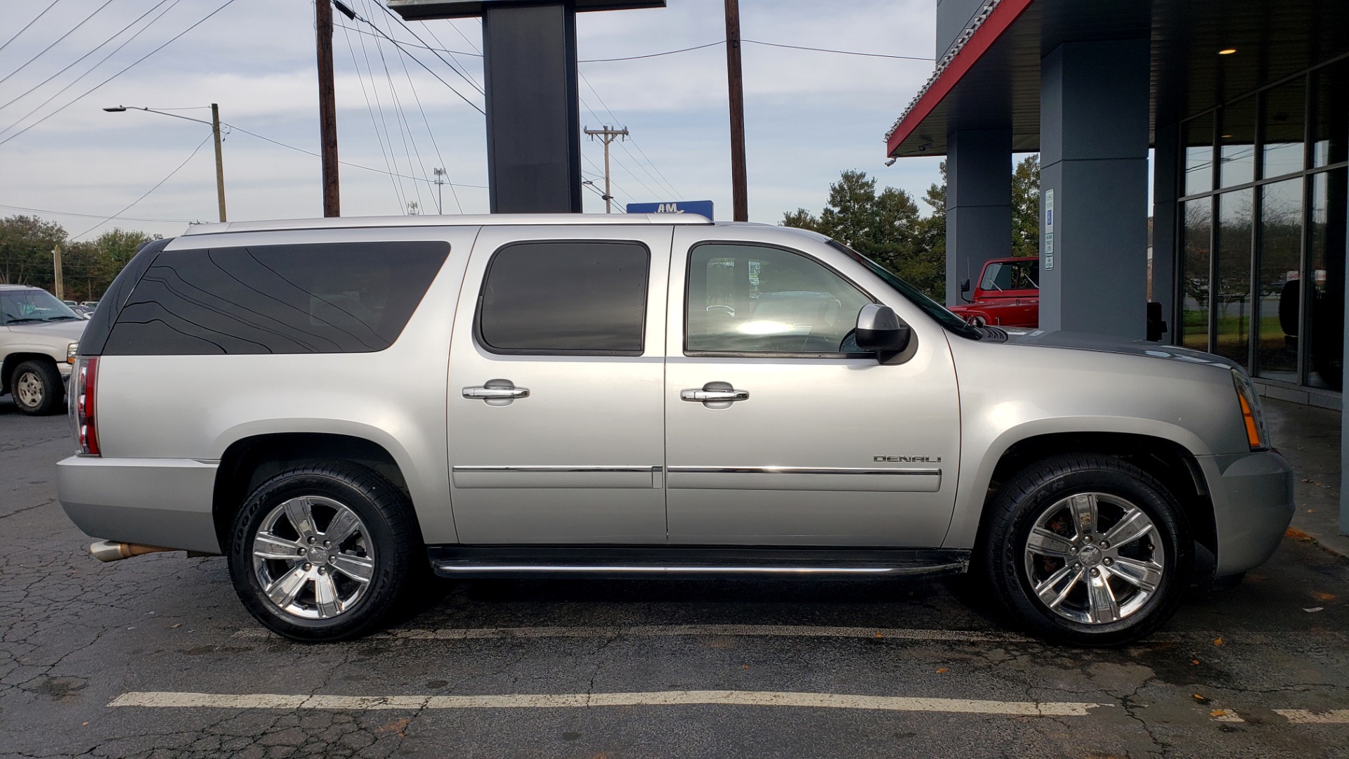Used 2014 GMC YUKON XL DENALI / 5.3L V8 / AWD / NAV / BOSE / SUNROOF / 3-ROW / REARVIEW for sale Sold at Formula Imports in Charlotte NC 28227 5