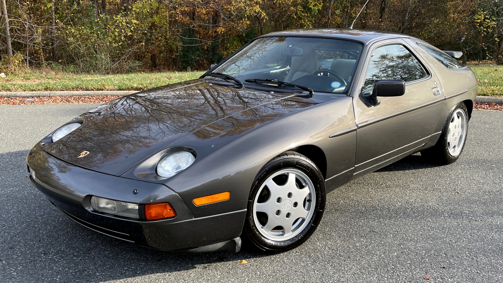 Used 1990 Porsche 928 GT COUPE / 5.0L V8 / 5-SPD MANUAL / LOW MILES for sale $43,999 at Formula Imports in Charlotte NC 28227 2