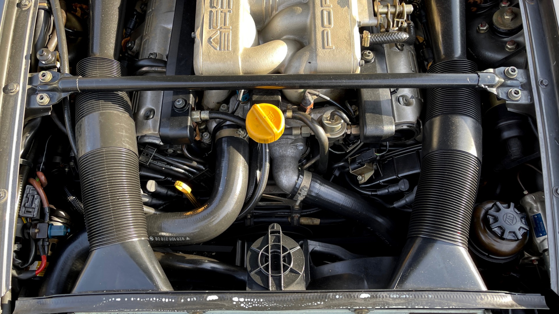 Used 1990 Porsche 928 GT COUPE / 5.0L V8 / 5-SPD MANUAL / LOW MILES for sale Sold at Formula Imports in Charlotte NC 28227 21