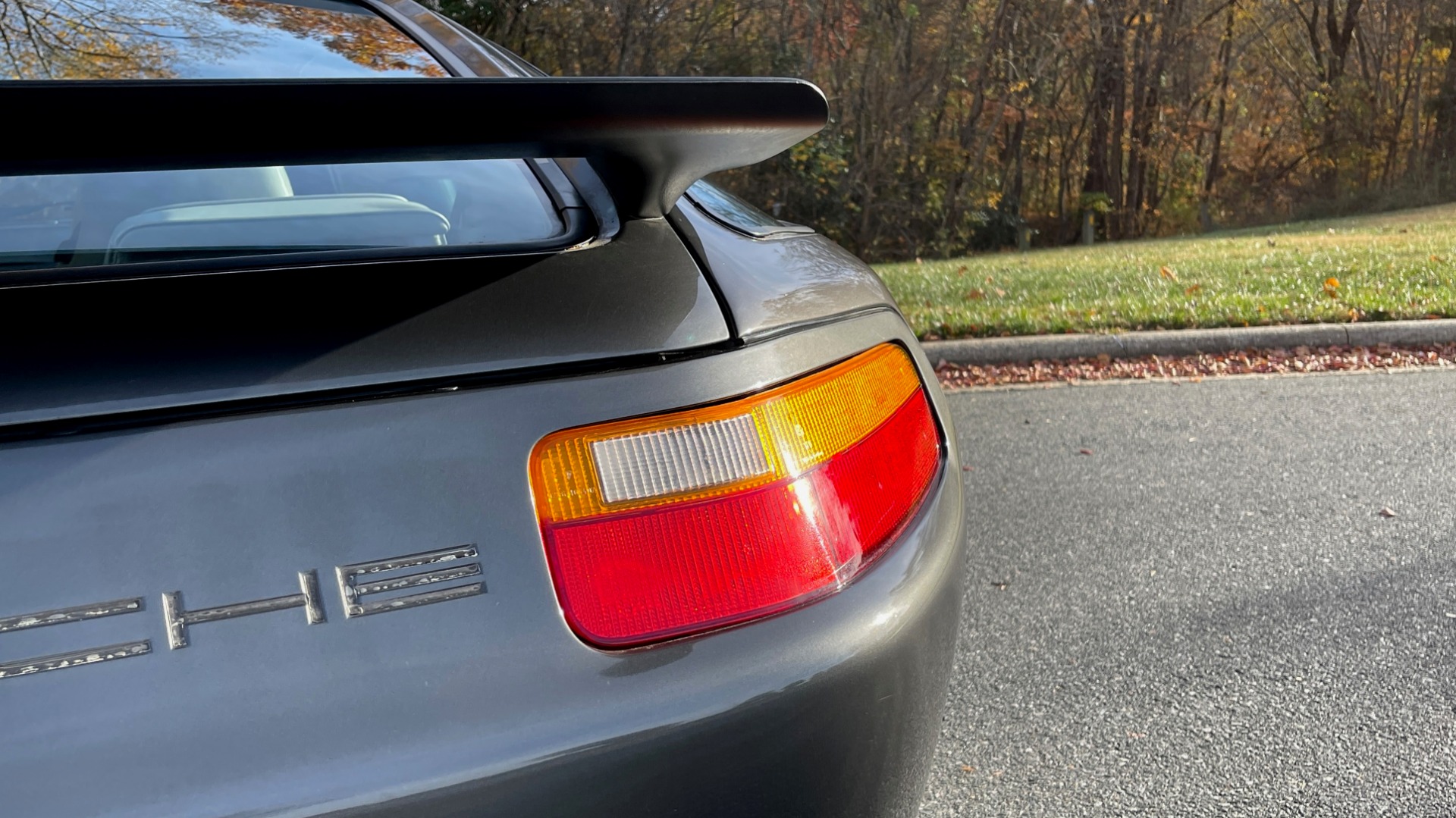 Used 1990 Porsche 928 GT COUPE / 5.0L V8 / 5-SPD MANUAL / LOW MILES for sale Sold at Formula Imports in Charlotte NC 28227 30