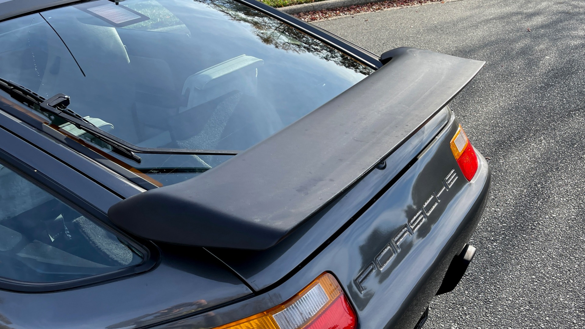 Used 1990 Porsche 928 GT COUPE / 5.0L V8 / 5-SPD MANUAL / LOW MILES for sale Sold at Formula Imports in Charlotte NC 28227 31