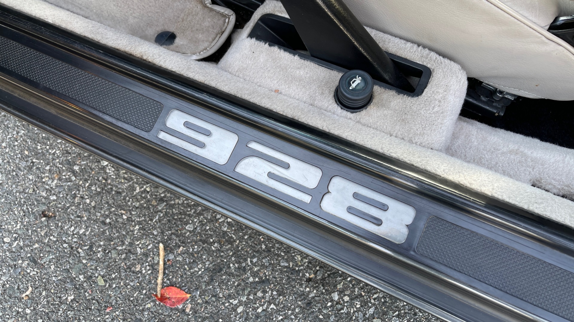 Used 1990 Porsche 928 GT COUPE / 5.0L V8 / 5-SPD MANUAL / LOW MILES for sale Sold at Formula Imports in Charlotte NC 28227 42