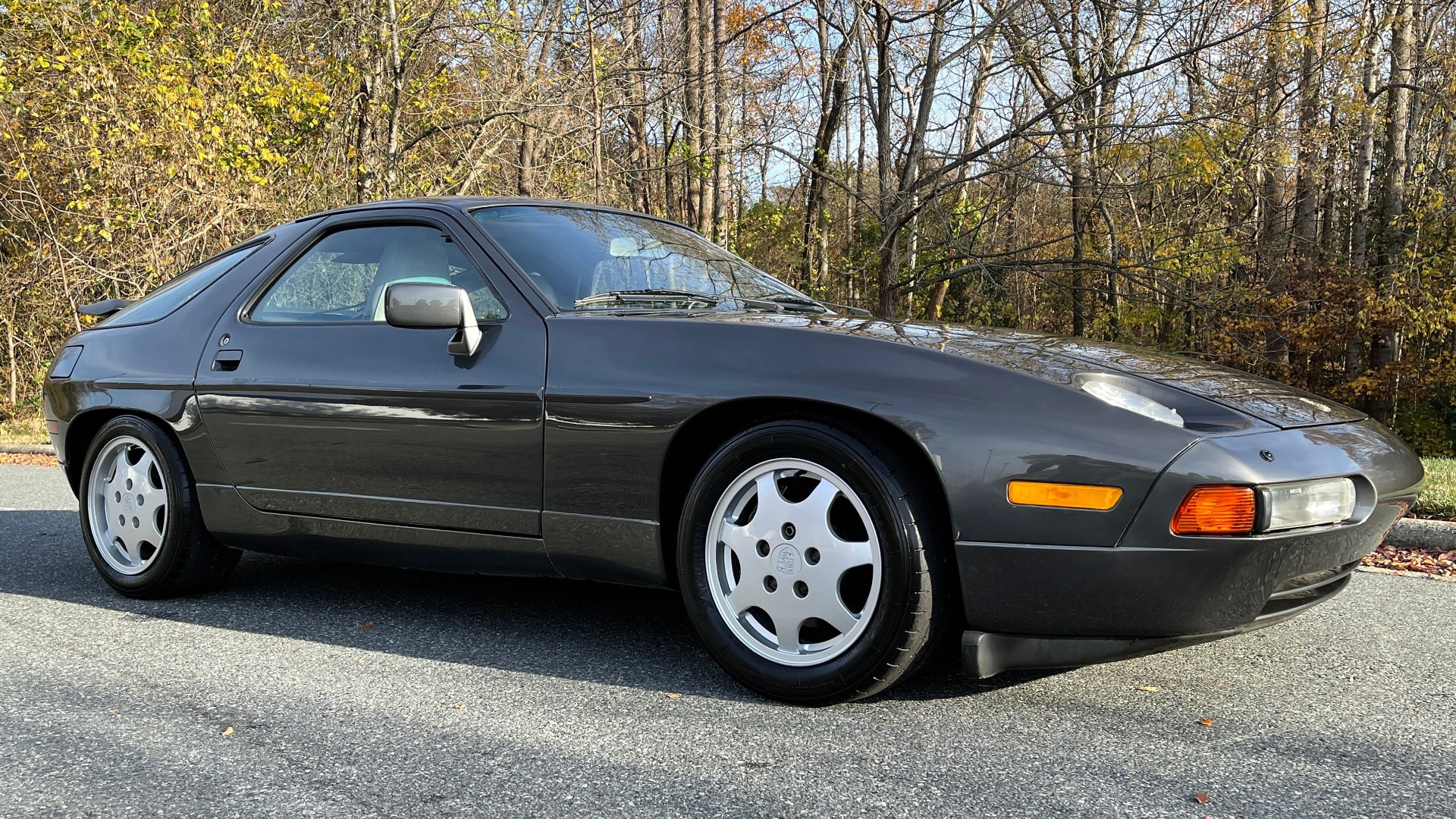 Used 1990 Porsche 928 GT COUPE / 5.0L V8 / 5-SPD MANUAL / LOW MILES for sale $43,999 at Formula Imports in Charlotte NC 28227 5